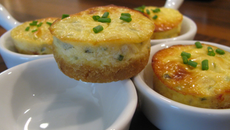Mini cheesecake au chorizo et ciboulette