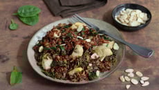 Riz rouge sauté au poulet et aux épinards