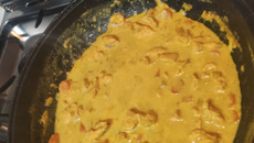 Émincé de poulet mariné au curry et vin blanc