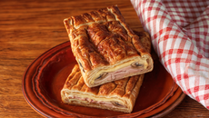 Feuilleté au jambon, aux champignons et à l'emmental