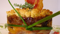 Ratatouille et échalotes confites en crumble de Crottin de Chavignol et thym frais