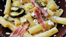 Mezze penne, courgettes et speck