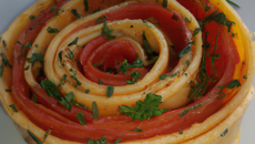 Biscuit roulé à la tomate et aux fines herbes