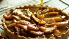 Tarte aux pommes caramelisées et à la vanille