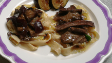 Tagliatelles fraîches aux aubergines et au magret de canard