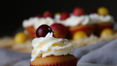 Cupcakes aux fruits rouges et à la chantilly