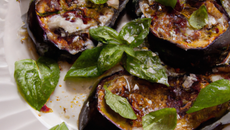 Grillade d'aubergine au basilic