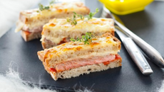 Croque-monsieur d'agneau et sa purée de tomates