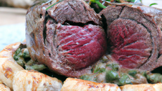 Filet mignon de biche en croûte