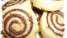 Biscuits roulés au chocolat noir & praliné