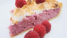 Tarte aux framboises meringuées