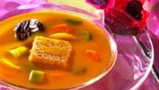 Soupe de légumes aux pruneaux