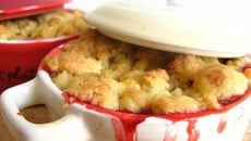 Délicieux crumble fraise rhubarbe