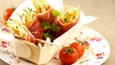 Nem de jambon sec, julienne de légumes et anchoiade