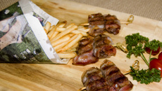 Brochettes de foies de volaille et châtaignes d'eau