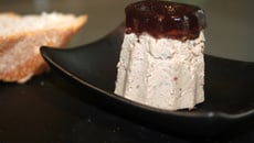 Bouchon de foie de volaille, gelée de cassis