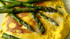 Omelette aux pointes d'asperges et au Comté