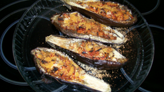 Aubergines farcies à la tomate et au jambon