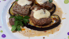 Charlotte d'Agneau aux aubergines et à la crème de poivrons