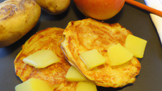 Galettes de pommes de terre et de Cantal entre deux à la poële
