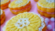 Sablés fourrés à la fraise et aux amandes