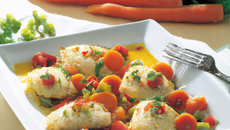 Quenelles de poisson aux petits légumes