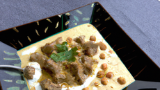 Curry d'agneau sauce au yaourt et cacahuète