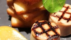 Ariane confite et boudin blanc, tronçons de boudin grillés et compote d'ariane