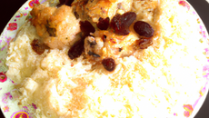 Poulet délicieux au yaourt et riz miel raisins