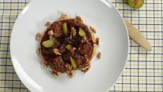 Tatin de prunes aux noix