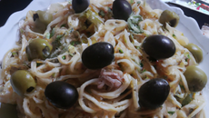 Salade de spaghettis aux olives