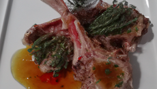 Côte d'agneau sauce au thym et au romarin