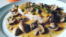 Poulet à la moutarde, aux champignons et à l'estragon