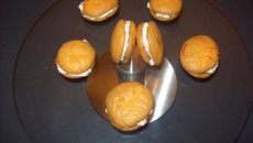 Macarons au citron, saumon fumé et chocolat blanc