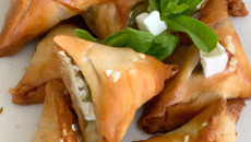 Samossas de lapin au miel et fromage de chèvre