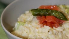 Risotto aux asperges vertes, saumon fumé et parmesan