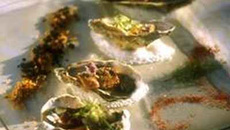 Huîtres tiédies au foie gras chaud relevé d'une crème de lentilles du Puy et un coulis de cerfeuil