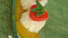 Sushis à la fraise et au coulis de mangue