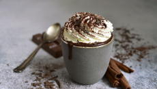 Chocolat Viennois au lait de Coco et chantilly à la fève Tonka