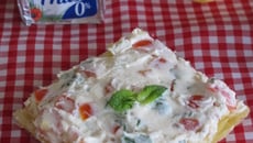 Tartine au carré frais®, tomates cerises, menthe et citron