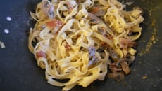 Pâtes au jambon et aux champignons