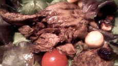 Salade de Caille au Foie Gras et aux Noisettes Miellées