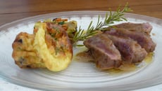 Noisettes d'agneau au petits légumes et son flan aux cèpes
