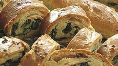 Roulé brioché au saumon fumé et aux épinards