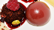 Cromesquis, chocolat Manjari et sorbet framboises poivrons rouges