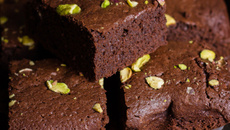 Brownie aux noix, noisettes et pistaches