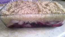 Crumble pêches et myrtilles