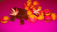 Macarons chocolat au lait fruit de la passion