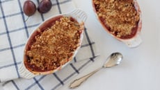 Crumble aux prunes rouges