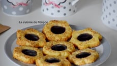 Sablé aux graines de sésame garni de gelée de mûres sauvages